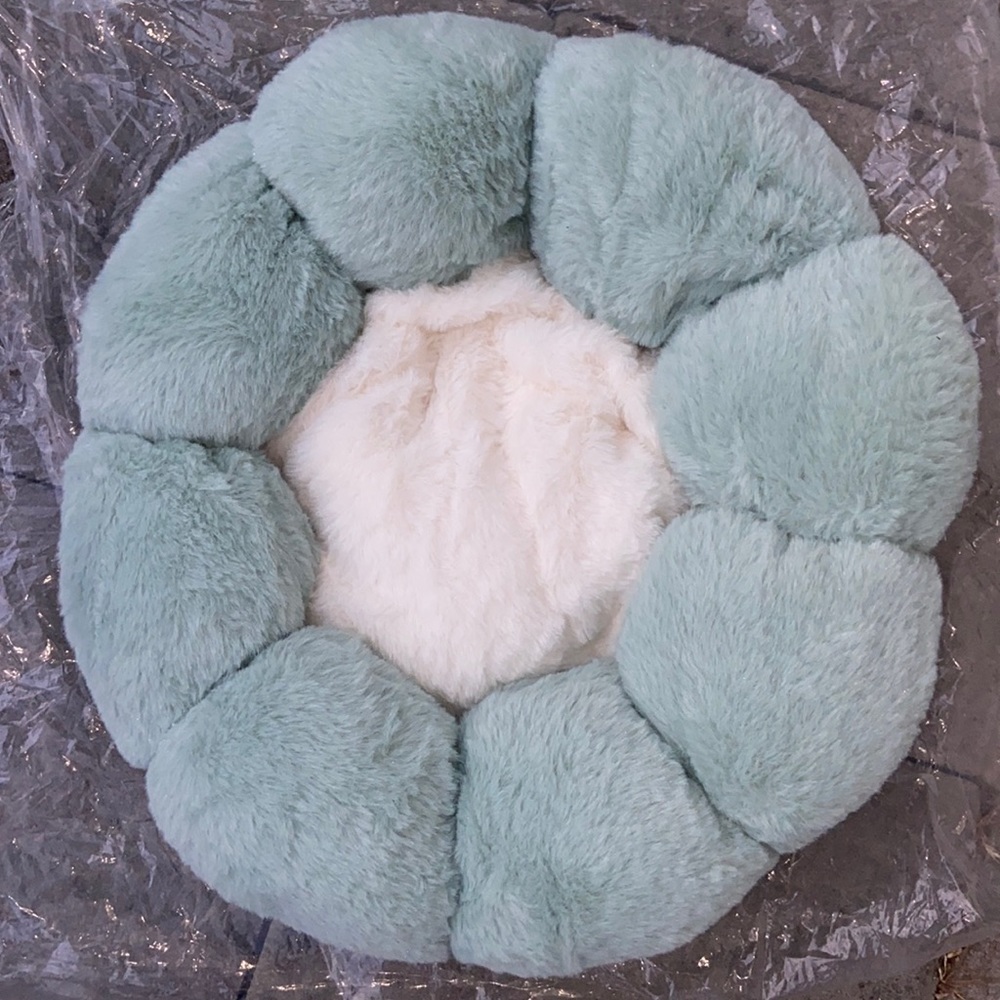 Small green flower pet bed NIP